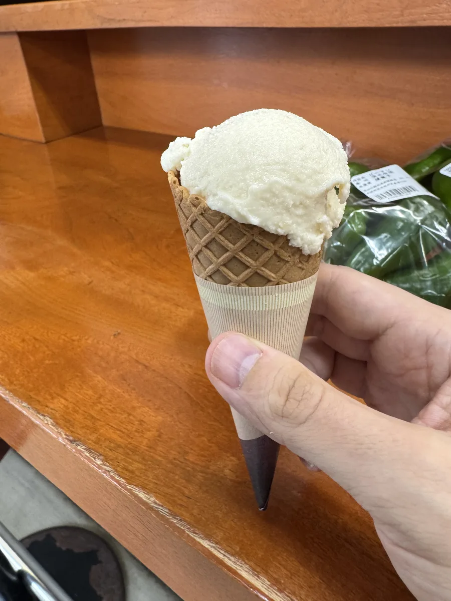 見山之鄉的龍王味噌義式冰淇淋，造訪時單球300日圓。